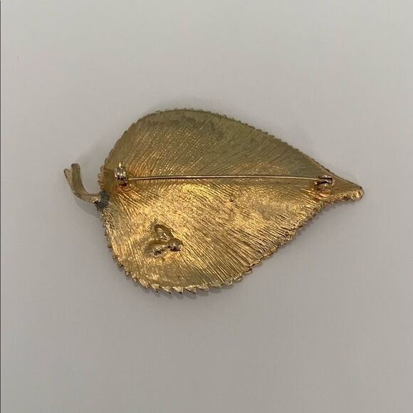 Gold Coloured Leaf Brooch -large - Picture 6 of 9
